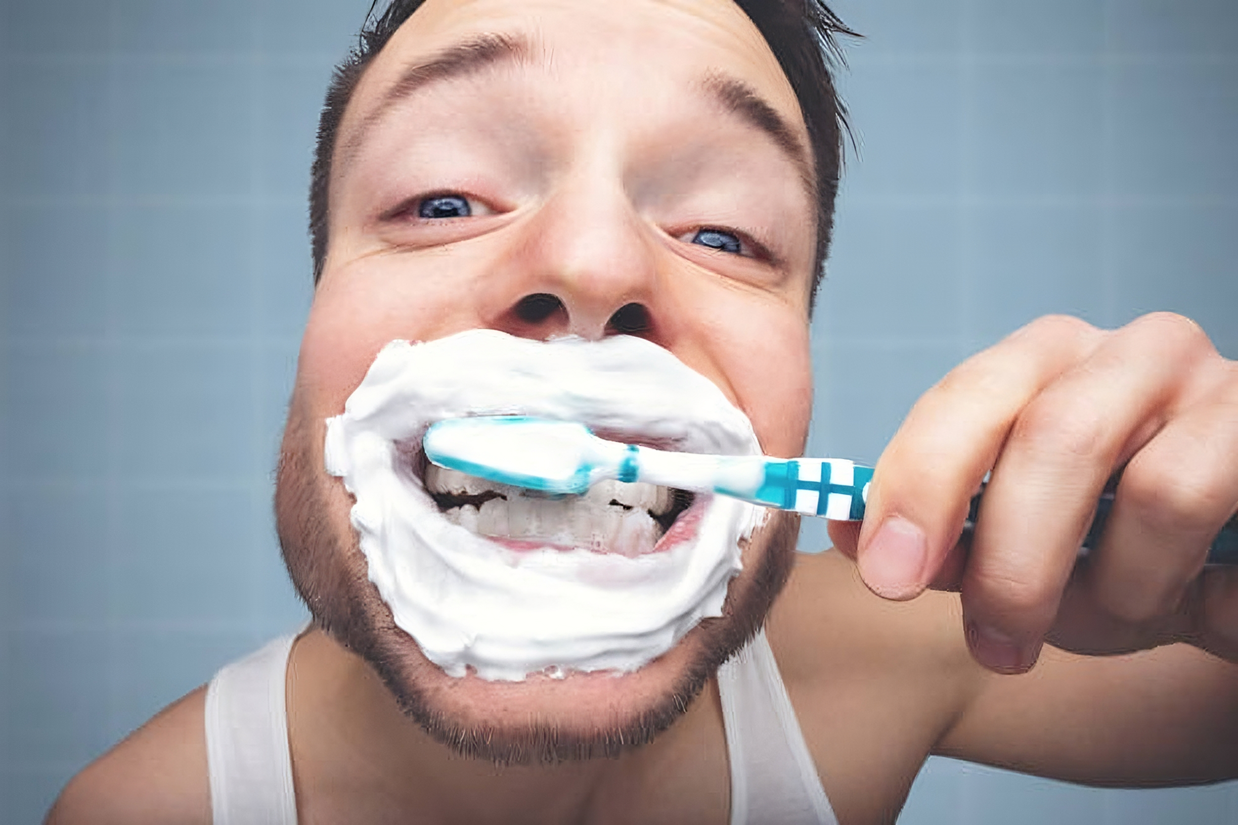 Что значит пена у рта. Зубная паста и человек. Зубы и зубная паста. Чистим зубы!.